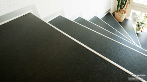 Kork hat einen trittschalldämmenden Effekt, für die Treppe ideal.