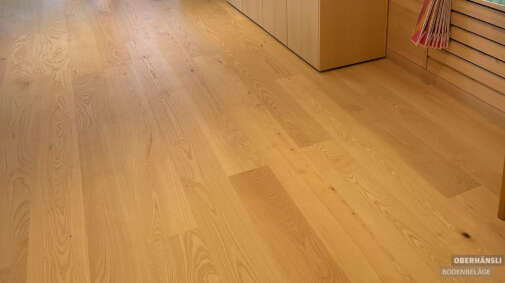 Esche 3-Schicht-Parkett, roh verlegt, vor Ort geschliffen und geölt